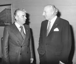 Der bundesratspräsident fungiert als vorsitzender des bundesrates. Datei Bundesarchiv B 145 Bild F046940 0003 Bonn Bundesprasident Mit Bundesratsprasident Osswald Jpg Wikipedia