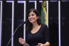 But against all the odds, tabata amaral became a congresswoman last year aged just 24. Tabata Amaral Contraria Pdt E Apoia Reforma Da Previdencia Noticias R7 Brasil