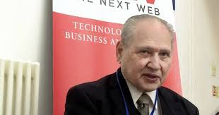 Chuyện về nhà đồng sáng lập thứ 3 của Apple: Từng bán 10% cổ phần của Apple  để lấy 800 USD, hiện đang ở nhà thuê