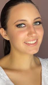 ✨ Prirodna elegancija sa suptilnim akcentima! 🌸 Ovaj make-up look je  savršen za one koji vole naglašene oči i prirodne nijanse na usnama.  Savršen balans između sofisticiranog i svakodnevnog glamura. ...