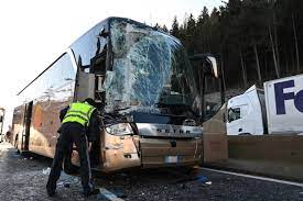 Maybe you would like to learn more about one of these? Ein Toter Bei Busungluck Auf Brennerautobahn Unsertirol24
