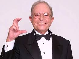 QBO - #nostalgia | Recordando a Raúl Velasco Un día como hoy del año 2006  falleció el conductor de "Siempre en domingo", Raúl Velasco a los 73 años  de edad. Fue impulsor