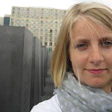 Laura Danielsen Holm (danielsenholm)