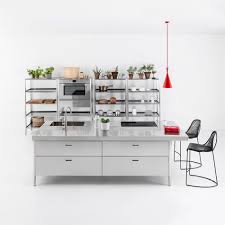 Essendo il materiale più utilizzato nelle cucine dei grandi chef, oggi la cucina in acciaio è di grande tendenza. Alpes Inox Cucine Su Misura Elettrodomestici Ad Incasso E Freestanding In Acciaio Inox