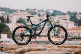 Giant bicycles' official site provides giant's latest bikes, accessories, news, promotion, event, pro cycling team and where to find bicycle dealers near you. Giant Reign Advanced 0 2019 Review Enduro Mountainbike Magazine