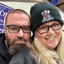 This is what we call a night. 🍕✨ Pizza from Ian's, brews from Lion Bridge,  and all the good vibes in between. Swing by, grab a slice, grab a drink,  and make