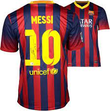 I recently saw this illustration by annette marnat and thought i would try to emulate that style. Lionel Messi Jersey Drawing