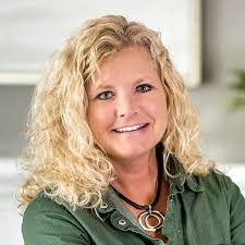 Leanne Henry's Instagram, Twitter & Facebook