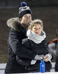 Tom brady's son jack kisses his father on the mouth for three full seconds, on brady's docuseries brady laughingly asks what he'll get in return if he lets jack use the computer, and jack kisses him. Tom Brady Looks Like He S 100 Moved On At His Son S Hockey Game Since Broncos Loss Gisele Bundchen Tom Brady Tom Brady Tom Brady And Gisele