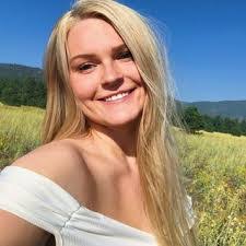 Kendall Carpenter's Instagram, Twitter & Facebook