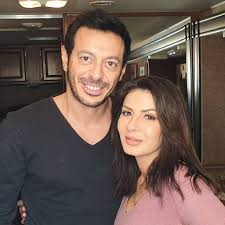 مشاهدة وتحميل الحلقة 51 الحادية والخمسون من مسلسل الدراما المصري أبو العروسة حلقة كاملة بطولة سيد رجب وسوسن بدر وديانا هشام ومدحت صالح ومحمد عادل بجود. Ø§Ø¨Ø·Ø§Ù„ Ù…Ø³Ù„Ø³Ù„ Ø§Ø¨Ùˆ Ø§Ù„Ø¹Ø±ÙˆØ³Ø© ÙˆÙŠÙƒÙŠØ¨ÙŠØ¯ÙŠØ§