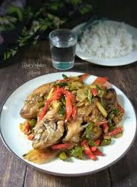 1 duan bawang, iris serong. Ikan Nila Masak Tauco Dapurmanis
