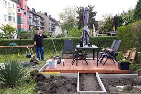 Hilfe benötigen wir sowohl bei der planung des gartens, der grillecke sowie auswahl der pflanzen. Toom Kreativwerkstatt Eine Terrasse Mit Umrandung Grillecke Und Beete
