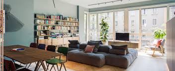 Una Dimora Milanese Anni 50 Rinasce Nel Segno Del Colore Nel 2020 Appartamento Contemporaneo Salotti Scandinavi Idee Per Decorare La Casa