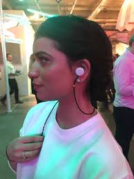 Ce service gratuit de google traduit instantanément des mots, des expressions et des pages web du français vers plus de 100 autres langues. Les Ecouteurs Pixel Buds Peuvent Traduire 40 Langues Quasiment En Temps Reel