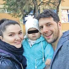 Adrian despot & parazitii — toata lumea fumeaza 04:12. Cum AratÄƒ In Realitate SoÈ›ia Actorului Din Serialul Vlad De La Pro Tv Adrian Nartea Are Cu Ce Se Mandri Impact