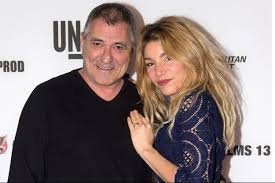 Cette jolie table et tout. La Femme De Jean Marie Bigard Devoile Un Cliche De Leurs Jumeaux