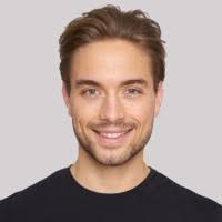 90+ perfiles de «Simon Fuchs»