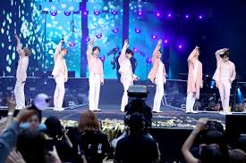 Official instagram account of wembley stadium connected by ee. Bts Review Global Stars Create History At Wembley Stadium Celebmix
