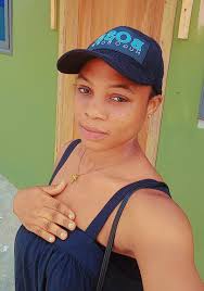 Women are pretty when they are being polite.