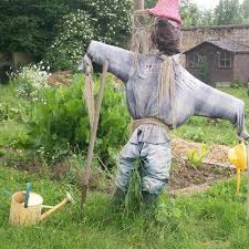 Comment Fabriquer Un Epouvantail Epouvantail Epouvantail De Jardin Comment Fabriquer Un