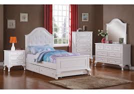 These expandable pieces are perfect for newborns who need the guided comfort of a full railing now but will also soon need more. Lacks Jesse 4 Pc Kids Full Bedroom Set