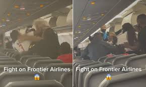This is my first experience on a low cost airline flying from islip to miami. Wild Brawl Breaks Out Between Passengers On Frontier Airlines Flight Daily Mail Online