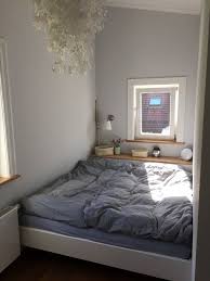 Grosses Bett Im Mini Zimmer Heart Schlafzimmer Gestalten Kleine Zimmer Schlafzimmer Einrichten