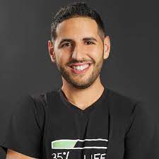 My name is nuseir yassin. Nas Daily Facebook