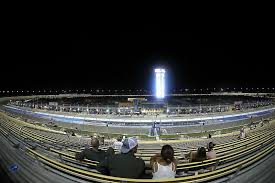 L'événement étant sponsorisé par la société monster energy, le nom officiel du championnat sera la monster energy nascar cup series 2018. Nascar Homestead Hamlin Fends Off Elliott To Win Weather Delayed Race