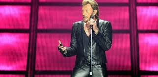 À l'occasion de la sortie de l'album posthume « mon pays c'est l'amour » de johnny hallyday le 19 octobre prochain, w9 rend hommage à l'idole des jeunes à travers un classement inédit reprenant ses plus grandes chansons qui, pendant 60 ans, ont composé la bande originale de la vie des français. Johnny Hallyday Le Penitencier Premier Extrait De Son Deuxieme Album Symphonique