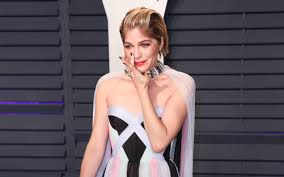 Jul 31, 2021 · since revealing her multiple sclerosis (ms) diagnosis in 2018, selma blair has been completely transparent about her struggles with the progressive disease, and has raised awareness in the process. Emotionaler Post Selma Blair Lasst Sich Die Haare Von Ihrem Sohn Abrasieren