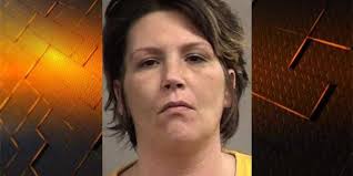 Woman assaults, robs man who let her stay in his home