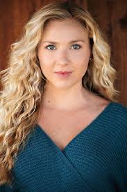 Nicole Mormando's Instagram, Twitter & Facebook