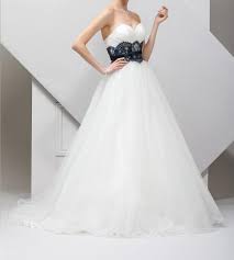 Brautkleider outlet berlin brautmode ab 200 euro. Gunstige Brautkleider In Berlin Brautoutlet Berlin