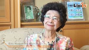 Spouse & wife of mahathir mohamad. Siti Hasmah Dr Mahathir S Shaking Hands During Swearing In Due To The Cold Video Dailymotion