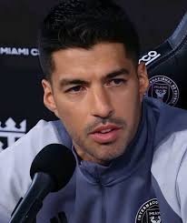 🗣️ Luis Suarez: “If Brazil wants to be the world champion in 2026, they  must do like Argentina with Lionel Messi, bring in ten players who will  play for Neymar Jr. only.”