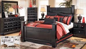 This Sophisticated 6 Piece Bedroom Set Includes A Queen Posted Headboard Footboard Rails Dresser King Size Bedroom Sets Cheap Bedroom Sets King Bedroom Sets