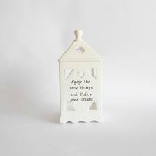 Ci piace personalizzare la bomboniera con le vostre frasi preferite, con un logo creato dai vostri nomi o con la foto dei vostri bebè. Bomboniera Matrimonio Lanterna Casetta Ceramica Con Led Giallo Art 01017 Formoso Bomboniere