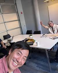 Love around the World! #lovehatexperiment #khunroad #khunroadlove