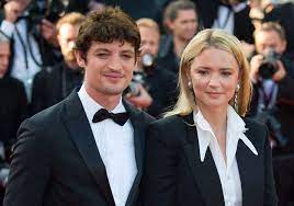 Ils mènent depuis un quotidien solide. Niels Schneider Revient Sur Son Coup De Foudre Pour Virginie Efira Elle