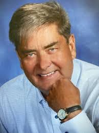 Leslie Pfau's Instagram, Twitter & Facebook