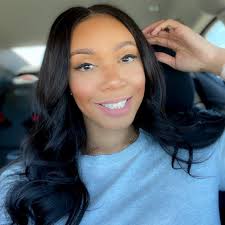 Nicole Handy's Instagram, Twitter & Facebook