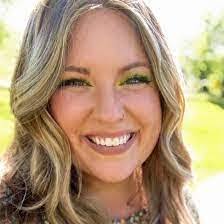 Rebekah Gifford's Instagram, Twitter & Facebook