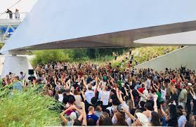 Large worship service in Redding defies CA mask orders