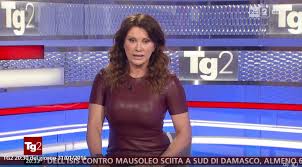 Figlia del fiorentino cesare buonamici e nata nella villa di famiglia fiesole, studia farmacia a firenze, ma già da fine anni '70 si attiva nel mondo del giornalismo lavorando per tele libera firenze. Professionale E Femminile Il Look Delle Giornaliste Televisive Luxgallery It