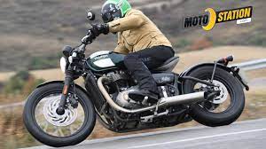 Omar oyarce y freddy valderrama prueban la bonneville t100. Essai Triumph Bonneville Bobber 2017 Youtube