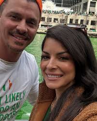 Green river, golden vibes ☘️✨#chicago ft. an outfit change lol. This was  the first year since I've lived here that we actually “did” something  downtown for river dyeing day (other than just