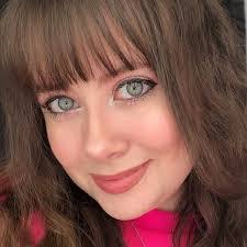 Kari Edmonds's Instagram, Twitter & Facebook