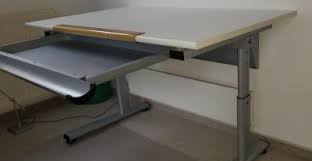 108,5 x 75 x 55 cm (b x h x t) höhenverstellbarer kinderschreibtisch aus kiefermassivholz. Bester Kinderschreibtisch 2020 Test Vergleich Alle Infos